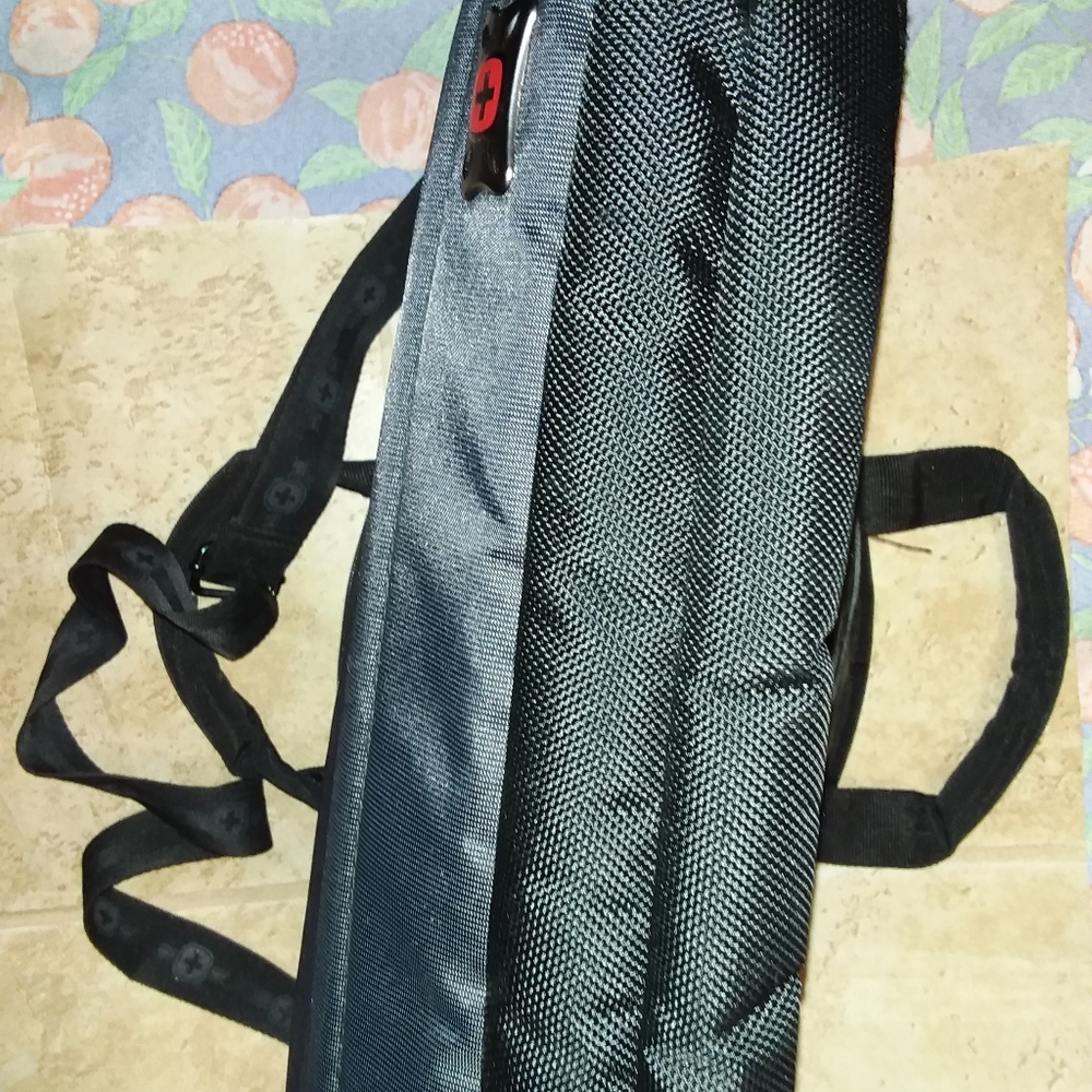 SWISS GEAR LAPTOP BAG - Picture 3 of 5